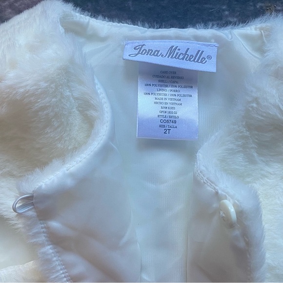Jona Michelle Faux Fur Vest / Bolero in Off White/Cream Size 2T - Picture 2 of 6